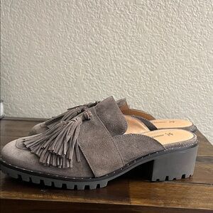 Johnston & Murphy Women's Taupe Tassel Mules